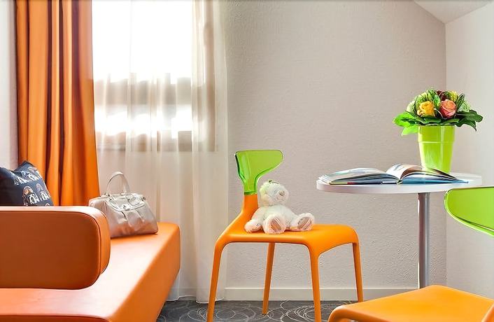 Imagen de la habitación del Hotel Ibis Styles Clermont-Ferrand Le Brézet Aéroport. Foto 13