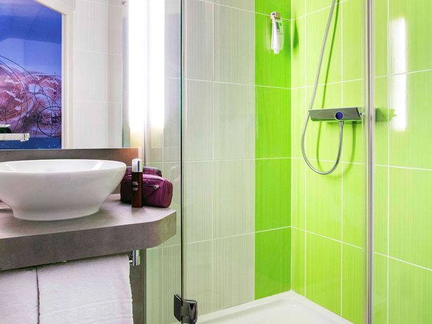 Imagen de la habitación del Hotel Ibis Styles Clermont-Ferrand Le Brézet Aéroport. Foto 16