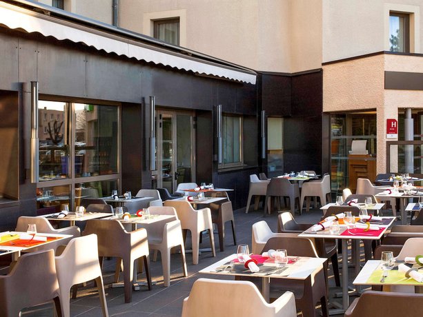 Imagen del bar/restaurante del Hotel Ibis Styles Clermont-Ferrand Le Brézet Aéroport. Foto 8