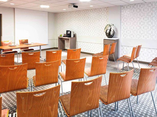 Imagen de los interiores del Hotel Ibis Styles Clermont-Ferrand Le Brézet Aéroport. Foto 19