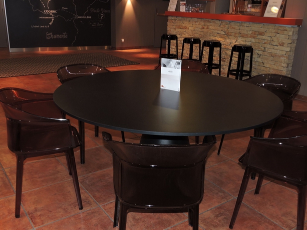 Imagen del bar/restaurante del Hotel Ibis Styles Cognac. Foto 5