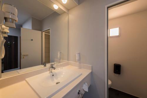Imagen de la habitación del Hotel Ibis Styles Cologne Airport. Foto 3