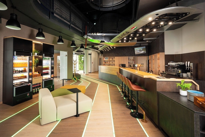 Imagen de los interiores del Hotel Ibis Styles Debrecen Airport. Foto 16