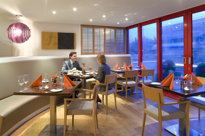 Imagen del bar/restaurante del Hotel Ibis Styles Den Haag Scheveningen. Foto 2