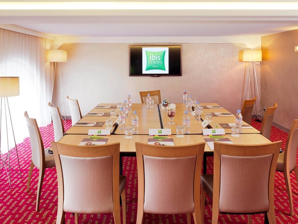 Imagen de los interiores del Hotel Ibis Styles Dijon Central. Foto 6