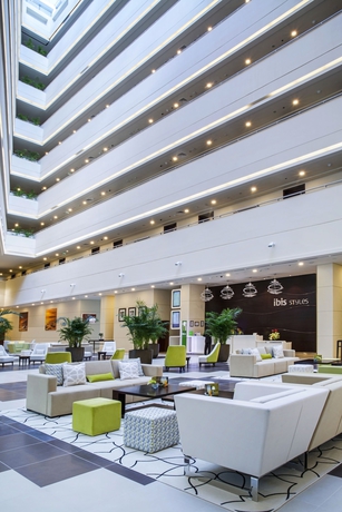 Imagen de los interiores del Hotel Ibis Styles Dragon Mart Dubai. Foto 18