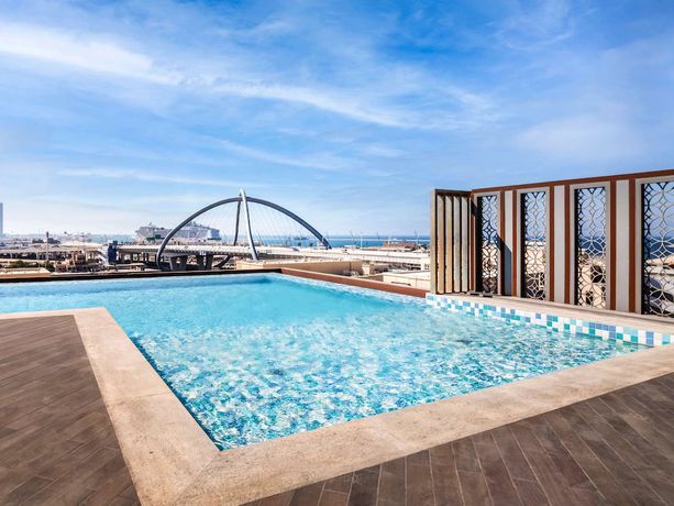 Imagen de la piscina del Hotel Ibis Styles Dubai Deira. Foto 10