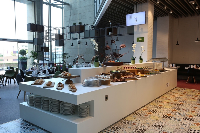 Imagen del bar/restaurante del Hotel Ibis Styles Dubai Jumeira. Foto 7