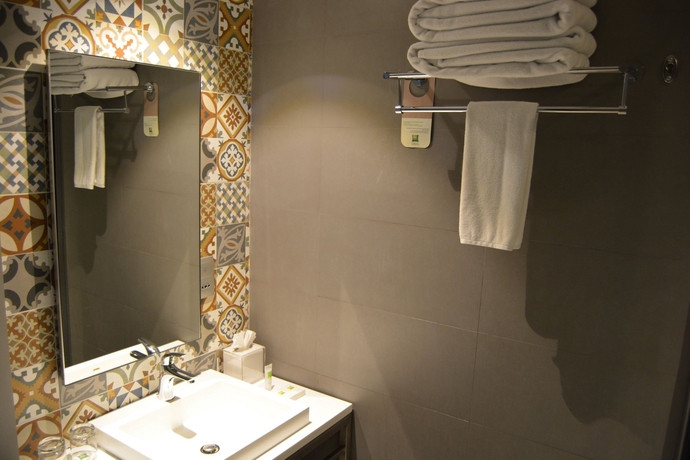 Imagen de la habitación del Hotel Ibis Styles Dubai Jumeira. Foto 10