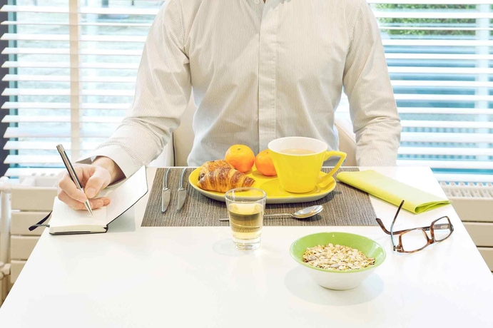 Imagen del bar/restaurante del Hotel Ibis Styles Evry Cathedrale. Foto 7