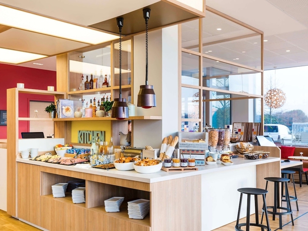 Imagen del bar/restaurante del Hotel Ibis Styles Guyancourt Versailles. Foto 3