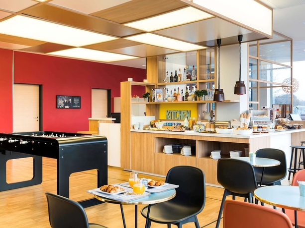 Imagen del bar/restaurante del Hotel Ibis Styles Guyancourt Versailles. Foto 4
