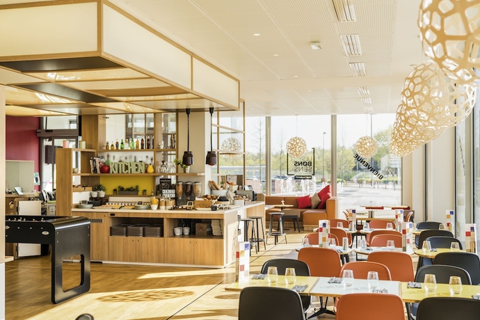 Imagen del bar/restaurante del Hotel Ibis Styles Guyancourt Versailles. Foto 8