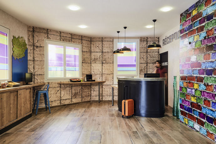 Imagen de los interiores del Hotel Ibis Styles Hy&egrave;res Rooftop and Spa. Foto 10