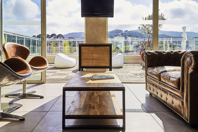 Imagen de los interiores del Hotel Ibis Styles Hy&egrave;res Rooftop and Spa. Foto 12