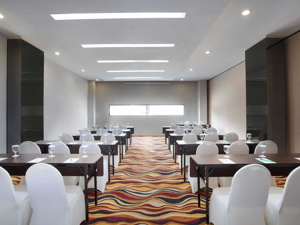 Imagen de los interiores del Hotel Ibis Styles Jakarta Airport. Foto 12