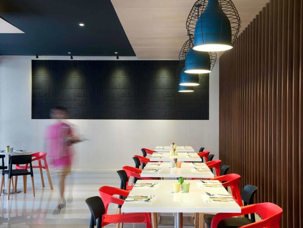 Imagen del bar/restaurante del Hotel Ibis Styles Jakarta Airport. Foto 9