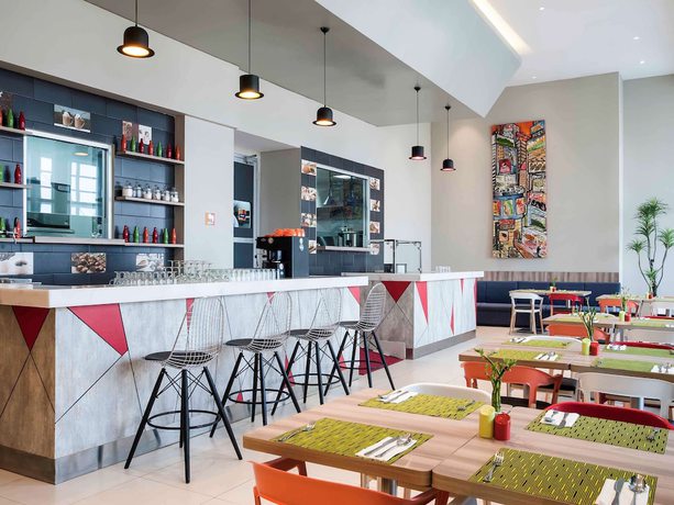 Imagen del bar/restaurante del Hotel Ibis Styles Jakarta Mangga Dua Square. Foto 5
