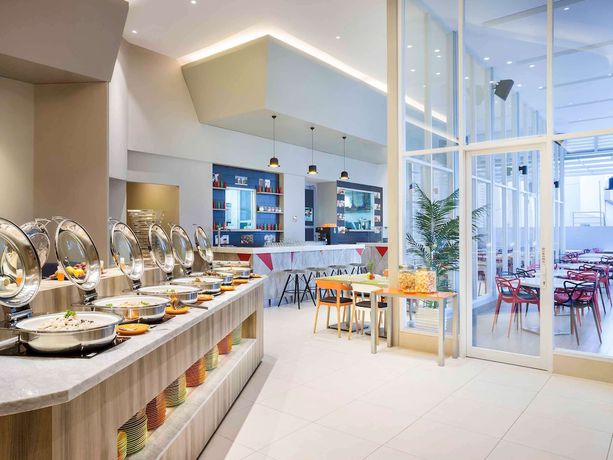 Imagen del bar/restaurante del Hotel Ibis Styles Jakarta Mangga Dua Square. Foto 7