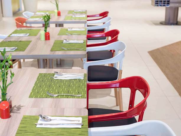 Imagen del bar/restaurante del Hotel Ibis Styles Jakarta Mangga Dua Square. Foto 8