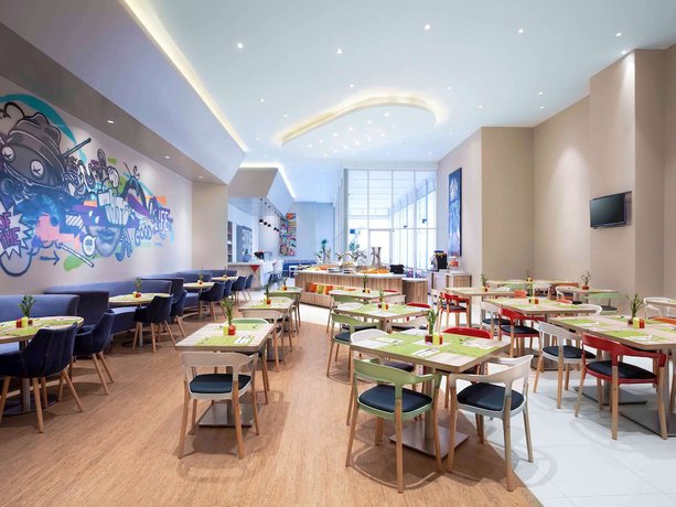 Imagen del bar/restaurante del Hotel Ibis Styles Jakarta Mangga Dua Square. Foto 9