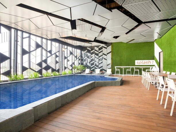 Imagen de la piscina del Hotel Ibis Styles Jakarta Sunter. Foto 18