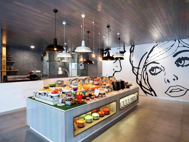 Imagen del bar/restaurante del Hotel Ibis Styles Jakarta Sunter. Foto 3