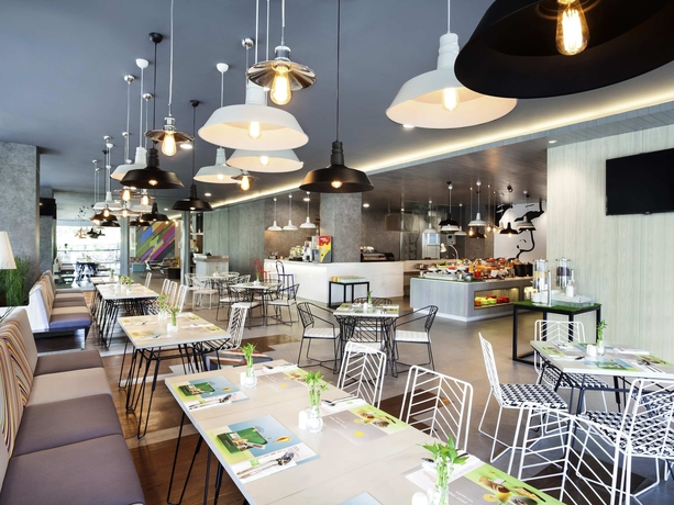 Imagen del bar/restaurante del Hotel Ibis Styles Jakarta Sunter. Foto 6