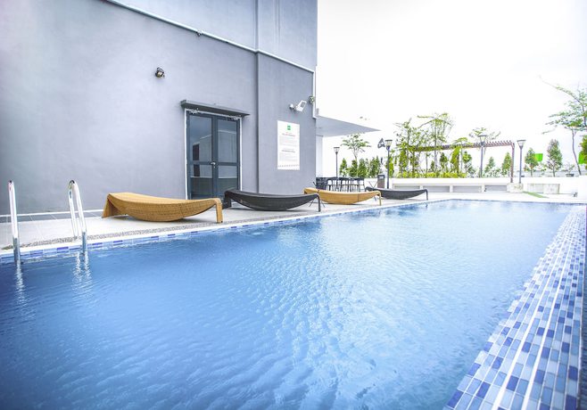 Imagen de la piscina del Hotel Ibis Styles Kota Bharu. Foto 18