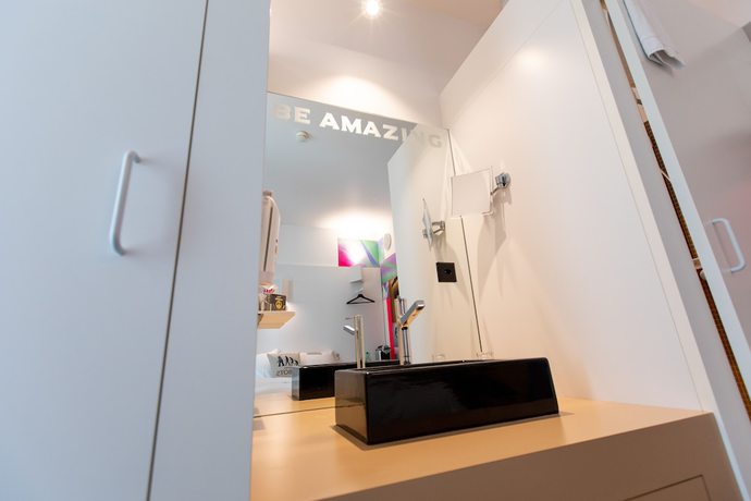 Imagen de la habitación del Hotel Ibis Styles Lausanne Center Mad House. Foto 19