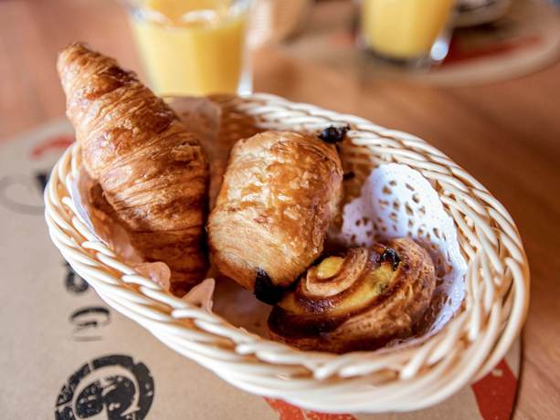 Imagen del bar/restaurante del Hotel Ibis Styles Lausanne Center Mad House. Foto 5