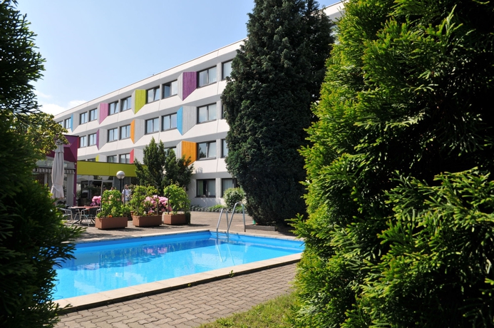 Imagen de la piscina del Hotel Ibis Styles Linz. Foto 15