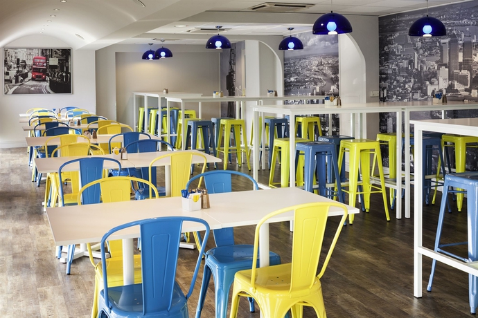 Imagen del bar/restaurante del Hotel Ibis Styles London Excel. Foto 3