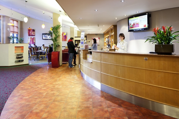 Imagen de los interiores del Hotel Ibis Styles London Gatwick Airport. Foto 18