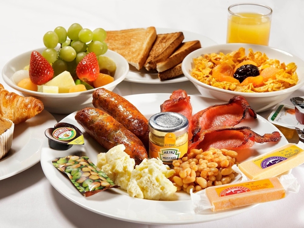 Imagen del bar/restaurante del Hotel Ibis Styles London Gatwick Airport. Foto 6