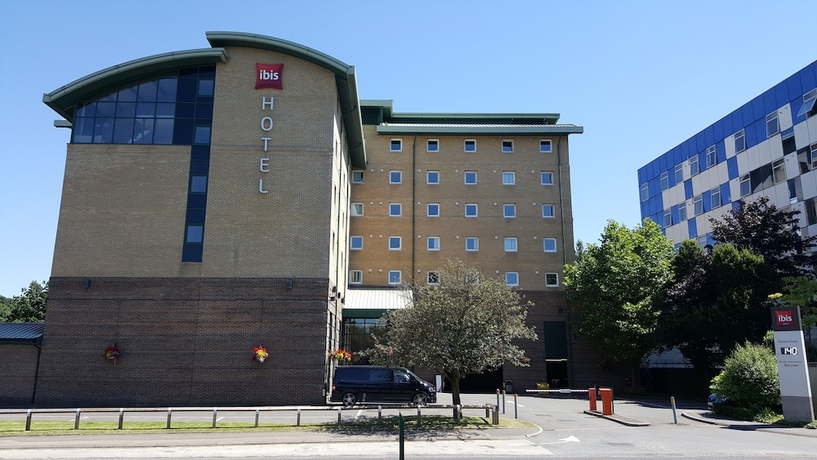 Imagen de los exteriores del Hotel Ibis Styles London Gatwick Airport. Foto 17