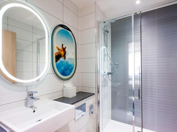 Imagen de la habitación del Hotel Ibis Styles London Heathrow. Foto 5