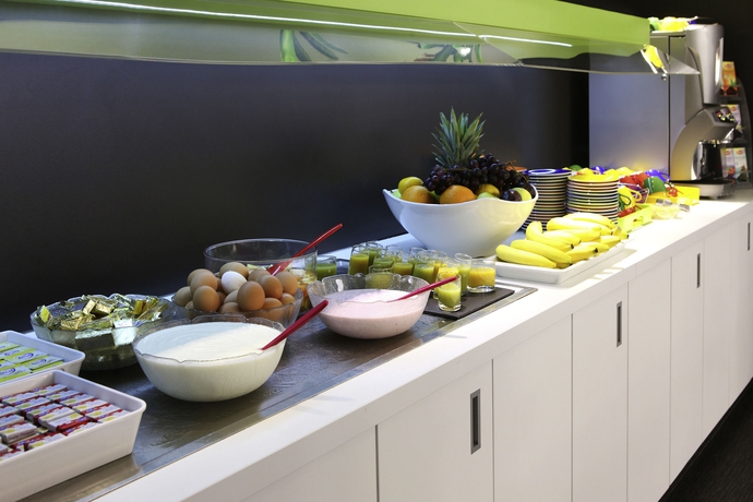 Imagen del bar/restaurante del Hotel Ibis Styles Luzern. Foto 7