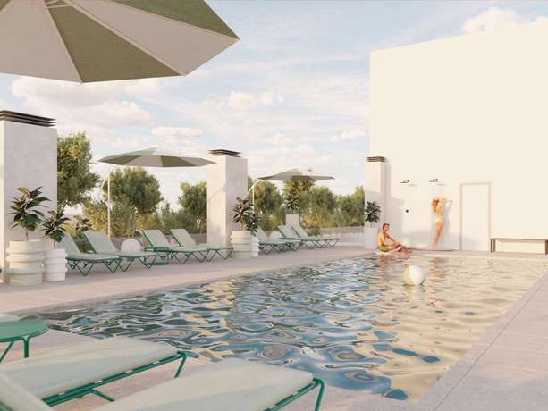 Imagen de la piscina del Hotel Ibis Styles Madrid Airport Valdebebas. Foto 7