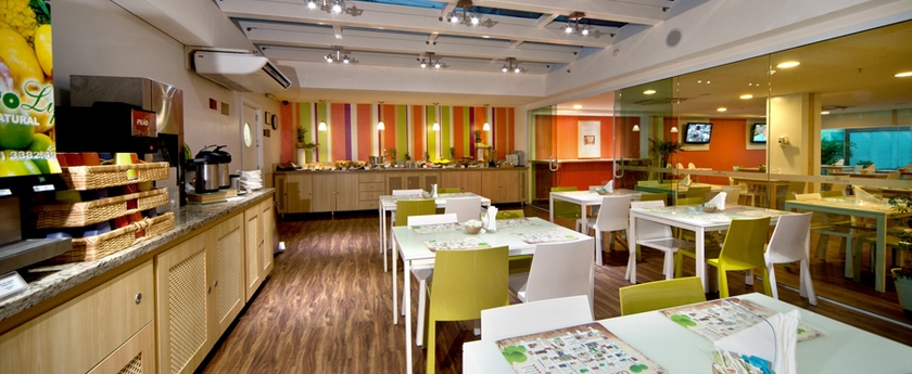 Imagen del bar/restaurante del Hotel Ibis Styles Manaus. Foto 2