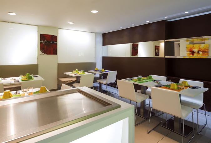 Imagen del bar/restaurante del Hotel Ibis Styles Menton Centre. Foto 2