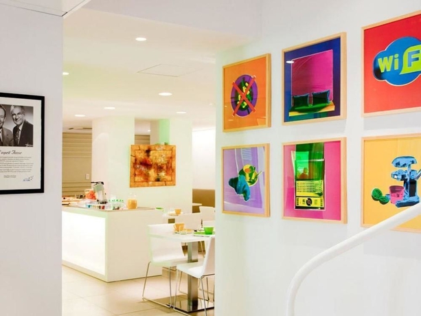 Imagen del bar/restaurante del Hotel Ibis Styles Menton Centre. Foto 5