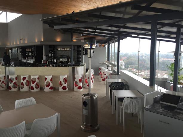 Imagen del bar/restaurante del Hotel Ibis Styles Nairobi Westlands. Foto 3