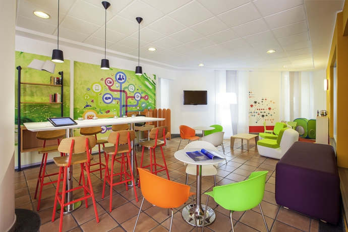 Imagen de los interiores del Hotel Ibis Styles Napoli Garibaldi. Foto 11