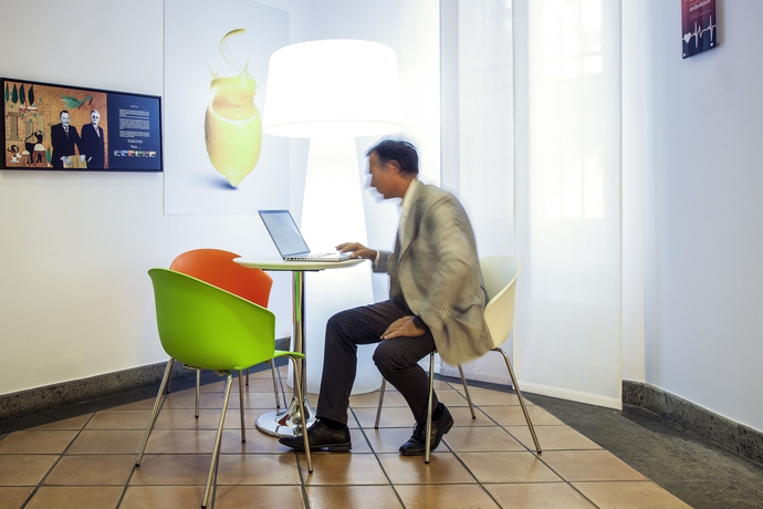 Imagen de los interiores del Hotel Ibis Styles Napoli Garibaldi. Foto 16