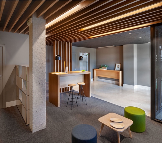 Imagen de los interiores del Hotel Ibis Styles Pamplona Noain. Foto 16