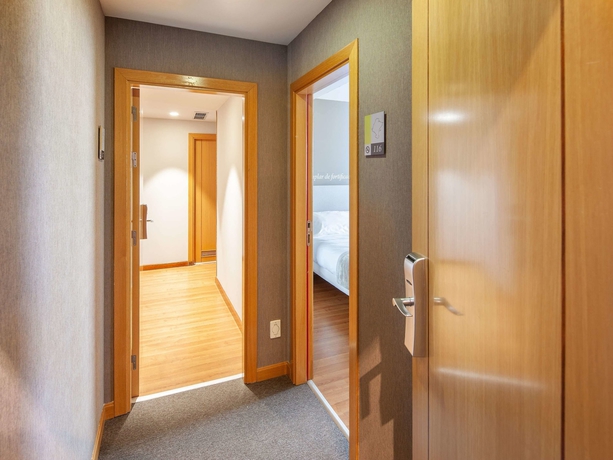 Imagen de la habitación del Hotel Ibis Styles Pamplona Noain. Foto 12