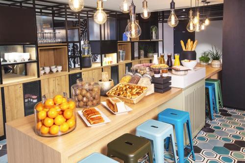 Imagen del bar/restaurante del Hotel Ibis Styles Paris 16 Boulogne. Foto 2