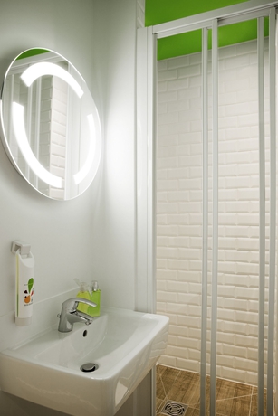 Imagen de la habitación del Hotel Ibis Styles Paris Buttes Chaumont. Foto 8