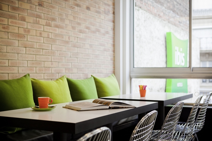 Imagen del bar/restaurante del Hotel Ibis Styles Paris Buttes Chaumont. Foto 4